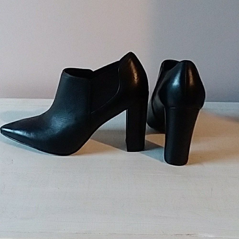 NWOT Marc Fisher booties